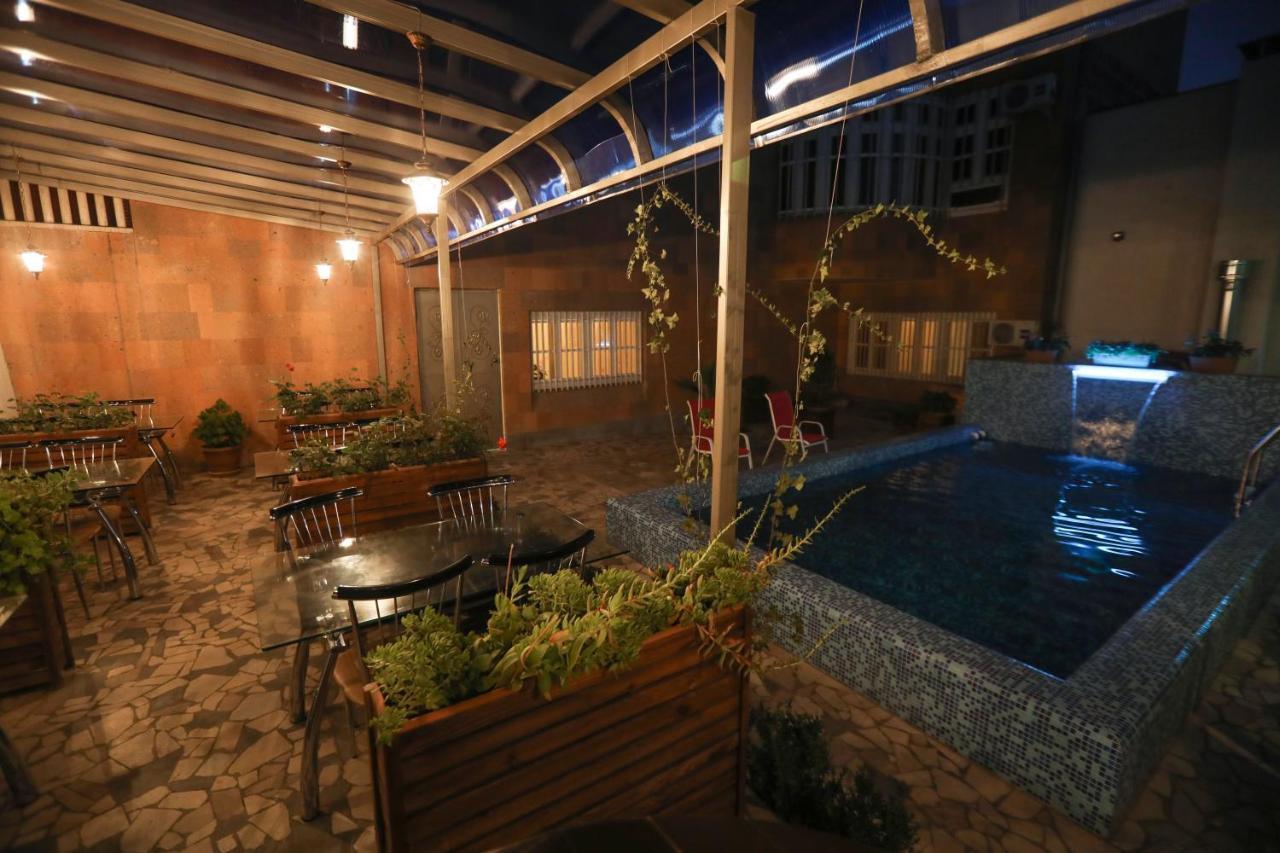 Alba Hotel Jerevan Eksteriør billede